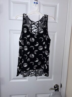 Hot Topic Black Moon Print Lace-Up Tank Top - Women